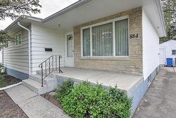 884 Airlies Street  Winnipeg, MB R2V 2Z7