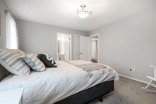 304 Park East Dr, Winnipeg, MB 