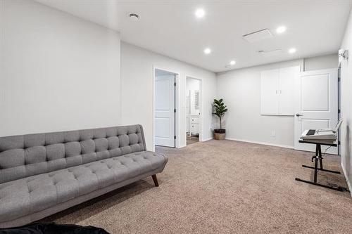 304 Park East Dr, Winnipeg, MB 