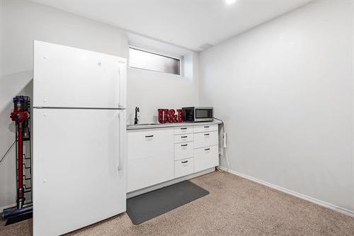 304 Park East Dr, Winnipeg, MB 