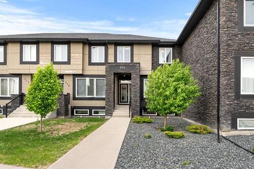 304 Park East Dr, Winnipeg, MB 