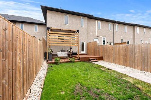 304 Park East Dr, Winnipeg, MB 