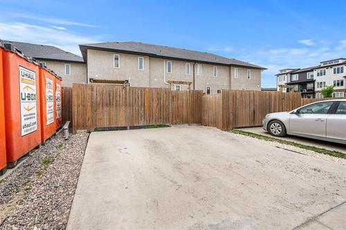 304 Park East Dr, Winnipeg, MB 