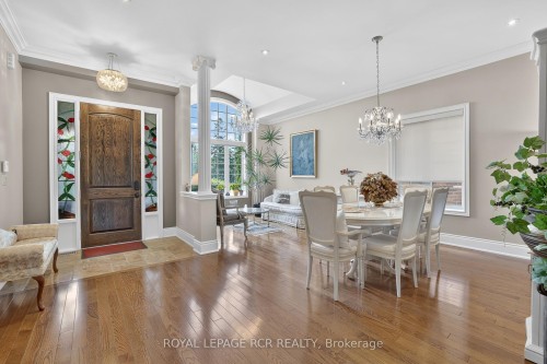 19 Emerald Heights Drive, Whitchurch-Stouffville, ON - Indoor Photo Showing Dining Room