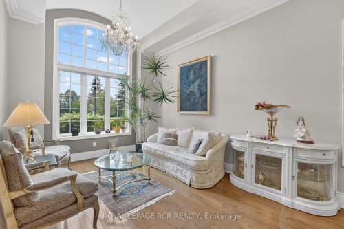 19 Emerald Heights Drive, Whitchurch-Stouffville, ON - Indoor Photo Showing Living Room