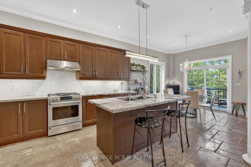 19 Emerald Heights Drive, Whitchurch-Stouffville, ON - Indoor Photo Showing Kitchen With Double Sink