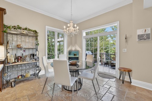 19 Emerald Heights Drive, Whitchurch-Stouffville, ON - Indoor Photo Showing Dining Room