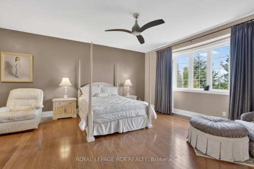 19 Emerald Heights Drive, Whitchurch-Stouffville, ON - Indoor Photo Showing Bedroom