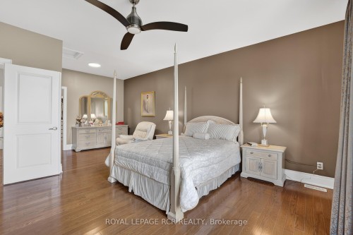 19 Emerald Heights Drive, Whitchurch-Stouffville, ON - Indoor Photo Showing Bedroom