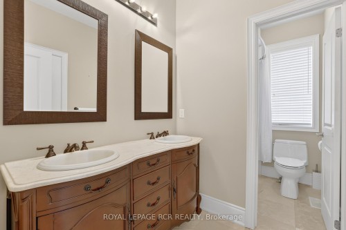 19 Emerald Heights Drive, Whitchurch-Stouffville, ON - Indoor Photo Showing Bathroom