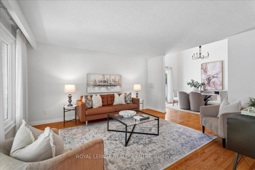2770 Council Ring Road, Mississauga, ON - Indoor Photo Showing Living Room