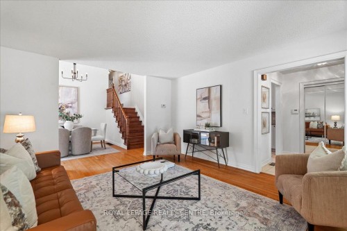 2770 Council Ring Road, Mississauga, ON - Indoor Photo Showing Living Room