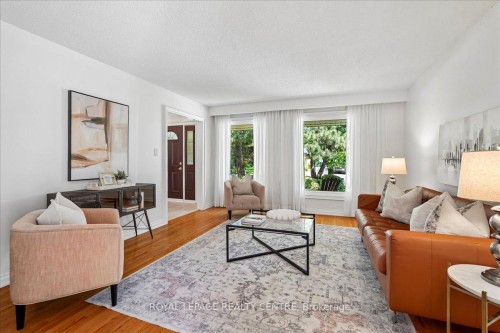 2770 Council Ring Road, Mississauga, ON - Indoor Photo Showing Living Room