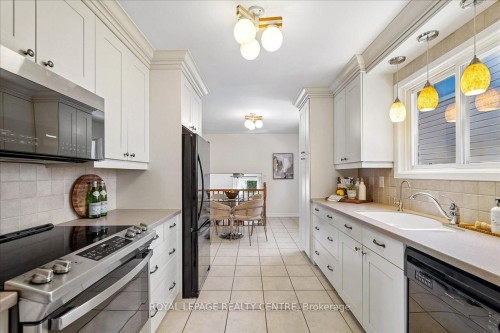 2770 Council Ring Road, Mississauga, ON - Indoor Photo Showing Kitchen With Double Sink