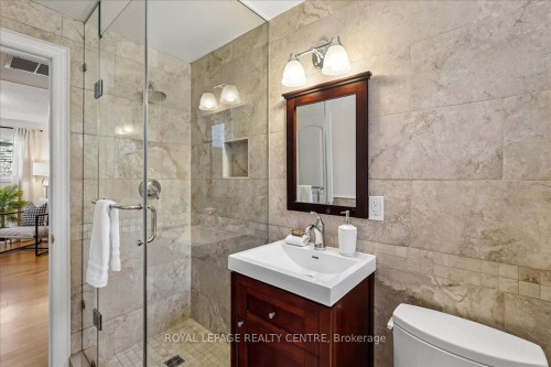 2770 Council Ring Road, Mississauga, ON - Indoor Photo Showing Bathroom