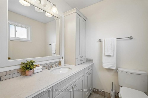 2770 Council Ring Road, Mississauga, ON - Indoor Photo Showing Bathroom