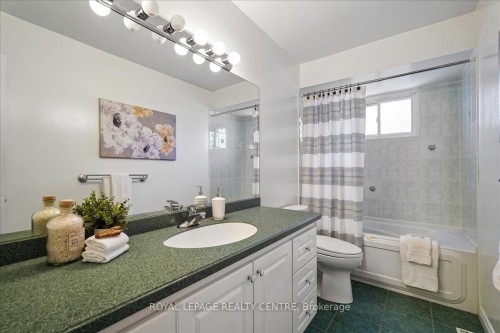 2770 Council Ring Road, Mississauga, ON - Indoor Photo Showing Bathroom