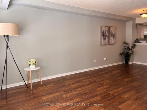 212-900 Bogart Mill Trail, Newmarket, ON - Indoor Photo Showing Other Room