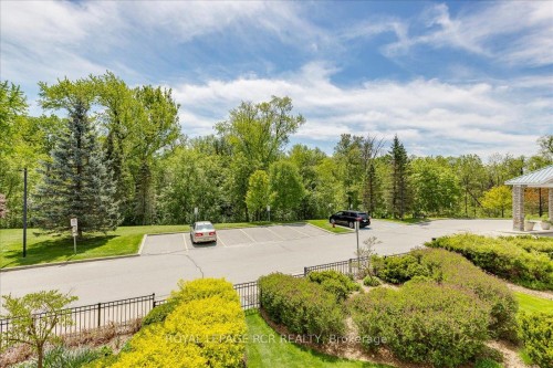 212-900 Bogart Mill Trail, Newmarket, ON - Outdoor With View