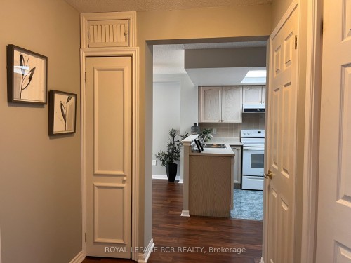 212-900 Bogart Mill Trail, Newmarket, ON - Indoor Photo Showing Other Room