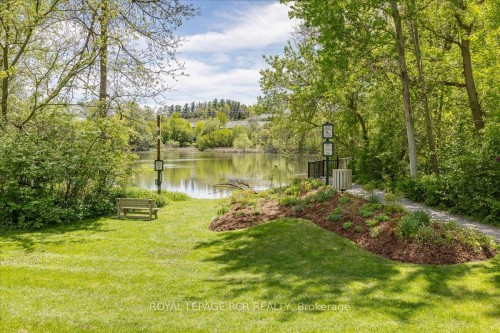 212-900 Bogart Mill Trail, Newmarket, ON - Outdoor