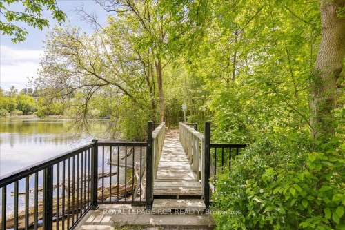 212-900 Bogart Mill Trail, Newmarket, ON - Outdoor