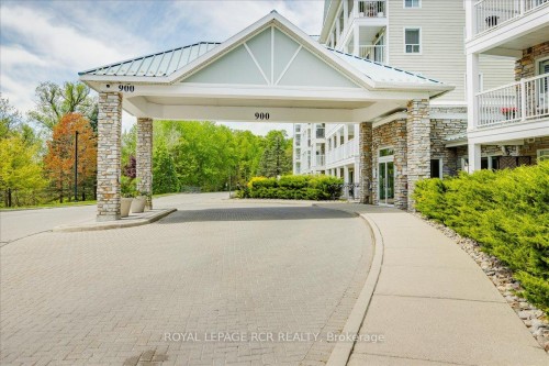 212-900 Bogart Mill Trail, Newmarket, ON - Outdoor With Balcony