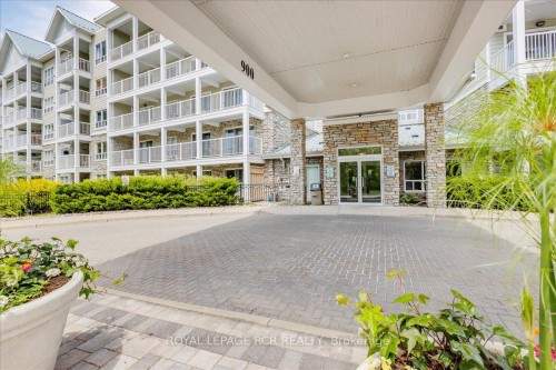 212-900 Bogart Mill Trail, Newmarket, ON - Outdoor With Balcony