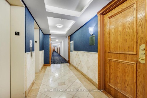 212-900 Bogart Mill Trail, Newmarket, ON - Indoor Photo Showing Other Room