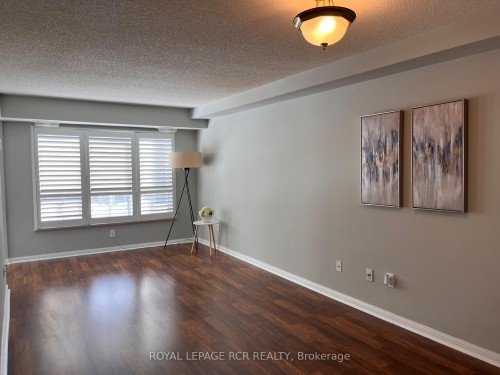 212-900 Bogart Mill Trail, Newmarket, ON - Indoor Photo Showing Other Room