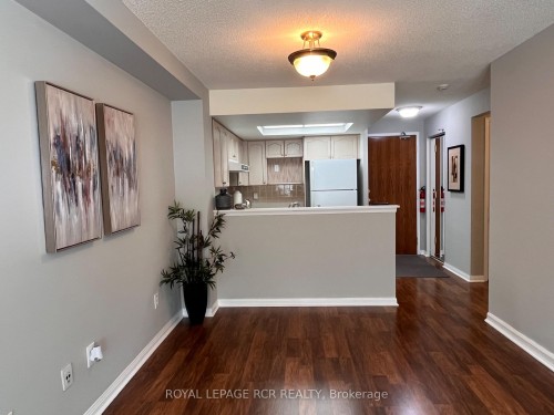 212-900 Bogart Mill Trail, Newmarket, ON - Indoor