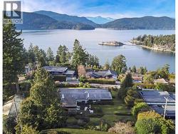 6240 OVERSTONE DRIVE West Vancouver, BC V7W 1X8