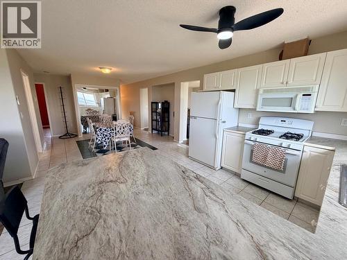 1037 Paradise Valley Subdivision, Dawson Creek, BC - Indoor Photo Showing Kitchen