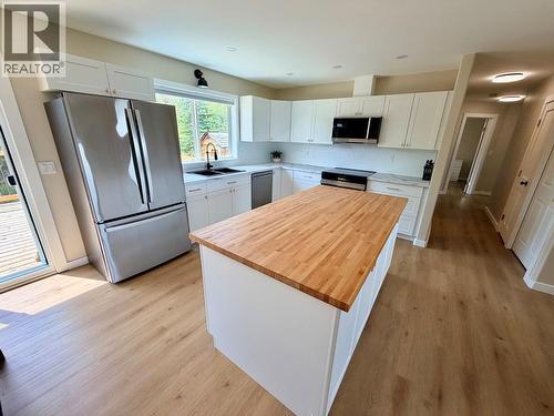 1037 Paradise Valley Subdivision, Dawson Creek, BC - Indoor Photo Showing Kitchen