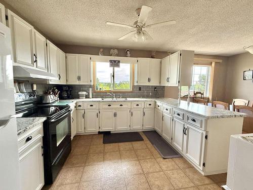 232 Rabbit Lake Road, Kenora, ON - Indoor Photo Showing Kitchen