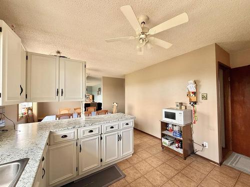 232 Rabbit Lake Road, Kenora, ON - Indoor Photo Showing Kitchen