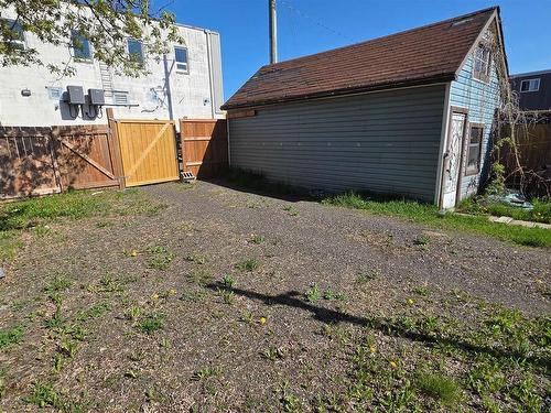 84 Machar Ave, Thunder Bay, ON 