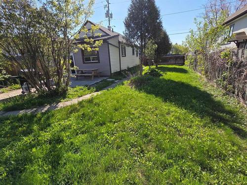 84 Machar Ave, Thunder Bay, ON 