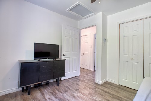 Bedroom - 930 Ch. Gillespie, Sainte-Agathe-Des-Monts, QC - Indoor