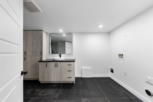Salle de bains - 40 Rue Alcide-Cote, Saint-Jean-Sur-Richelieu, QC - Indoor Photo Showing Other Room