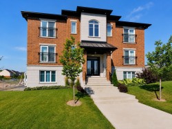 202-3051 Boul. De Boucherville Saint-Bruno-De-Montarville, QC J3V 0E7
