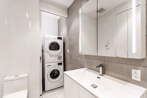 Bathroom - 1401-1188 Av. Union, Montréal (Ville-Marie), QC - Indoor Photo Showing Laundry Room