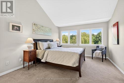 8122 Eramosa Garafraxa Townline, Centre Wellington, ON - Indoor Photo Showing Bedroom