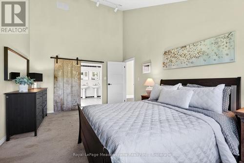 8122 Eramosa Garafraxa Townline, Centre Wellington, ON - Indoor Photo Showing Bedroom