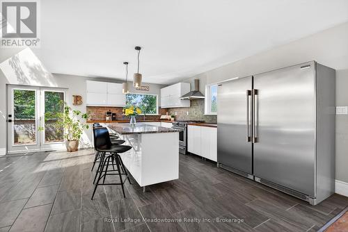 8122 Eramosa Garafraxa Townline, Centre Wellington, ON - Indoor Photo Showing Kitchen With Upgraded Kitchen