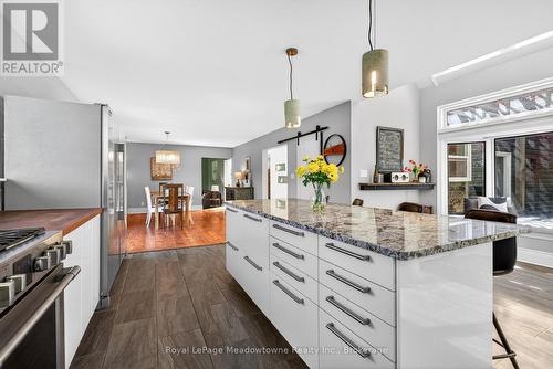 8122 Eramosa Garafraxa Townline, Centre Wellington, ON - Indoor Photo Showing Kitchen With Upgraded Kitchen