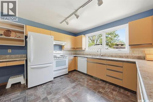 33 Sparling Crescent, Saskatoon, SK 