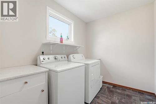 33 Sparling Crescent, Saskatoon, SK 