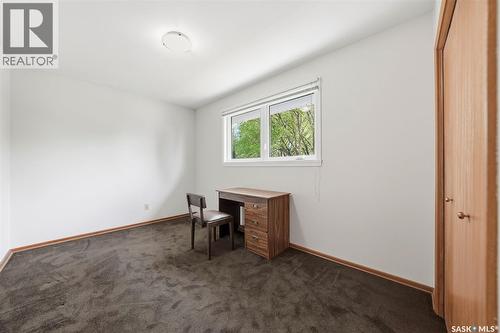 33 Sparling Crescent, Saskatoon, SK 