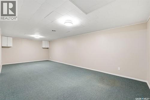 33 Sparling Crescent, Saskatoon, SK 